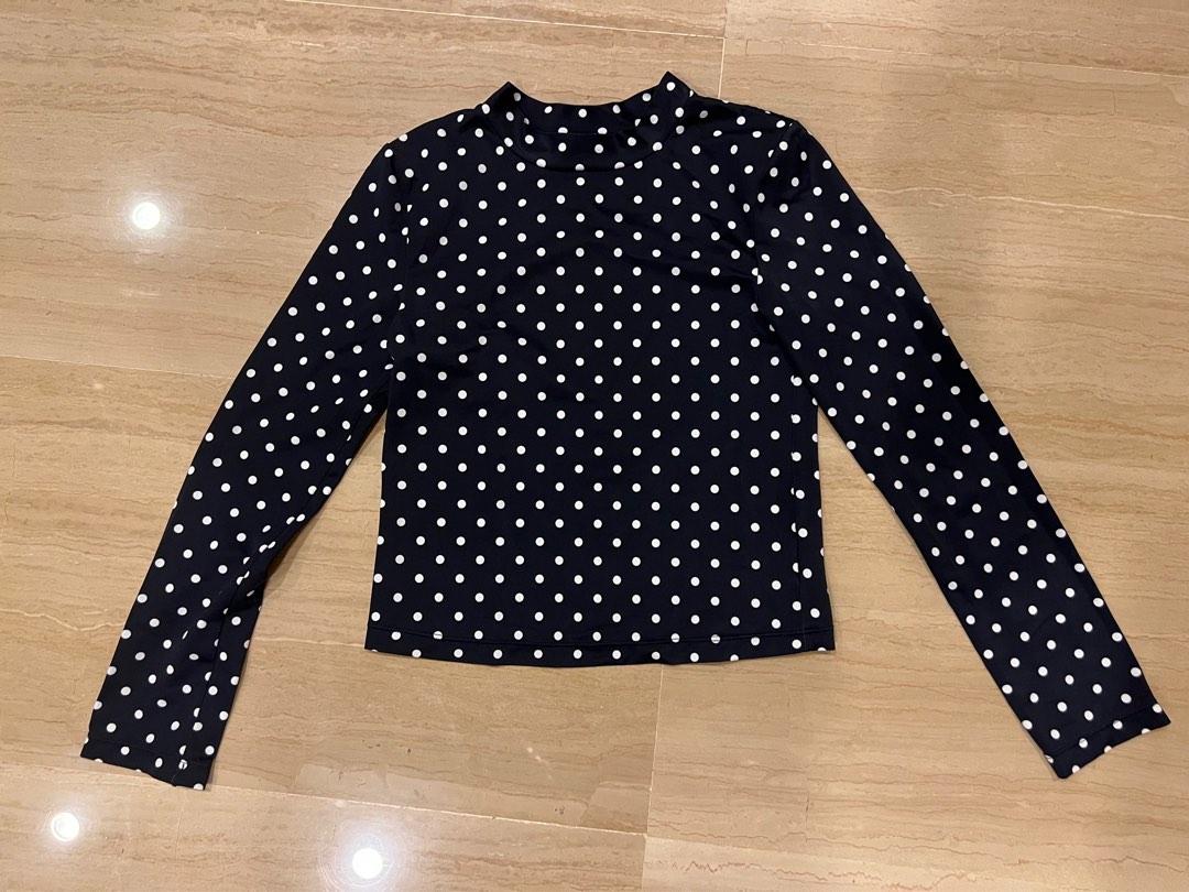 Gap rash guard deals girl