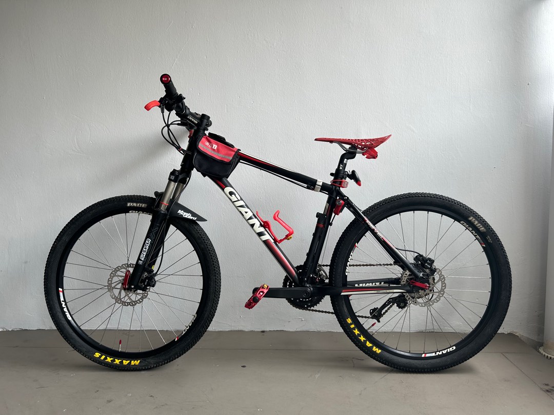 Giant Revel 3 MTB Sports Equipment Bicycles Parts Bicycles on
