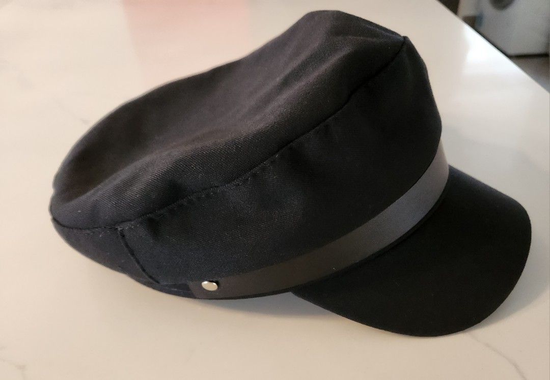 Hat (Category: Hats & Beanies) located in Singapore. Submitted by hhlr2 (Listing ID 1256285098, Image 3). Description: New, bought overseas, but never use before. width abt 20cm, see last pic..