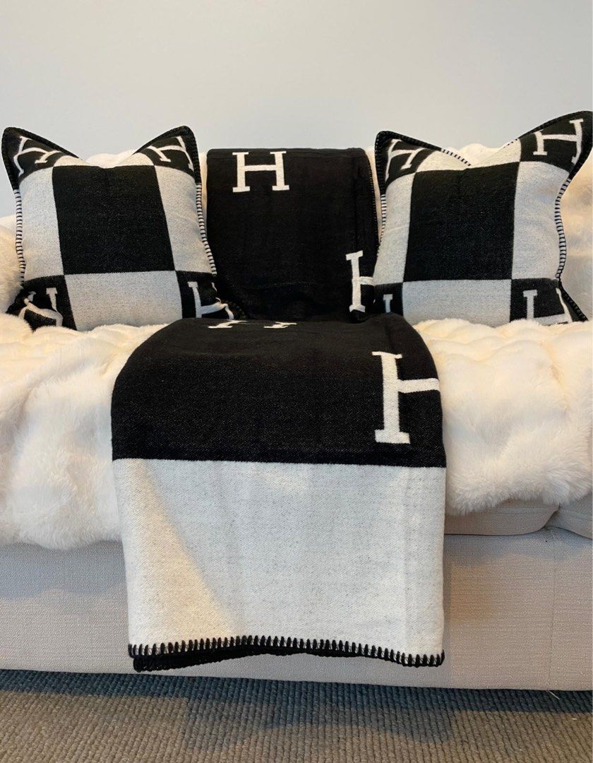 Hermes black and top white blanket