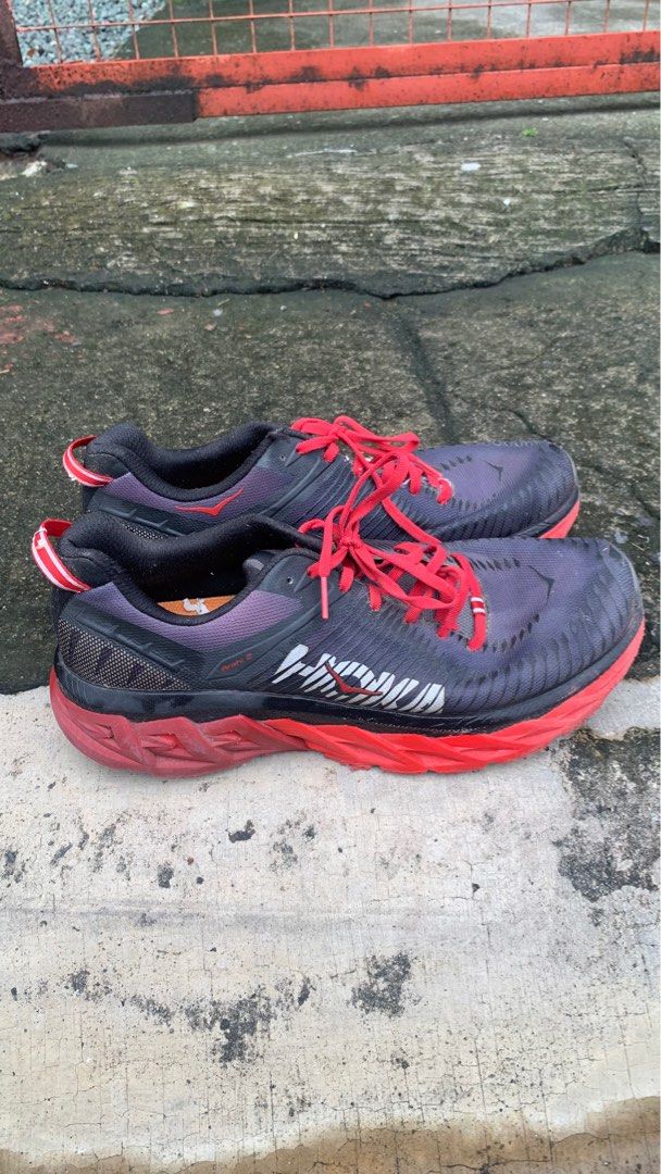 Hoka one one store arahi 2 men's
