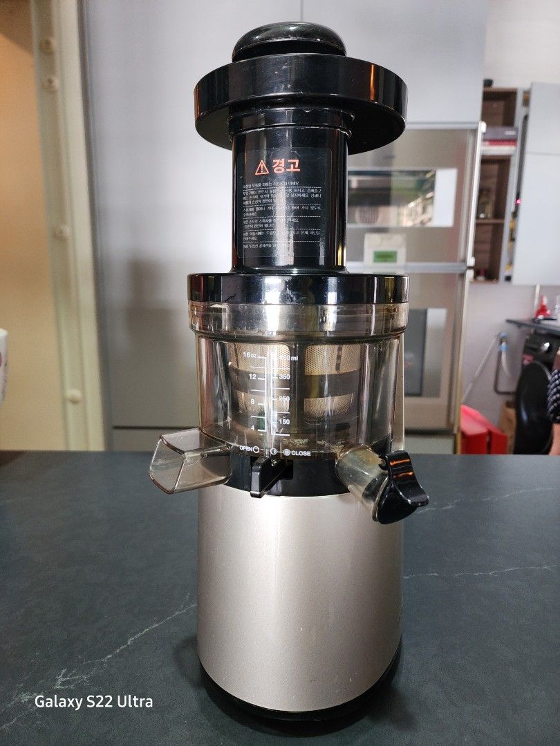 HUROM Cold pressed junicer, TV & Home Appliances, Kitchen Appliances