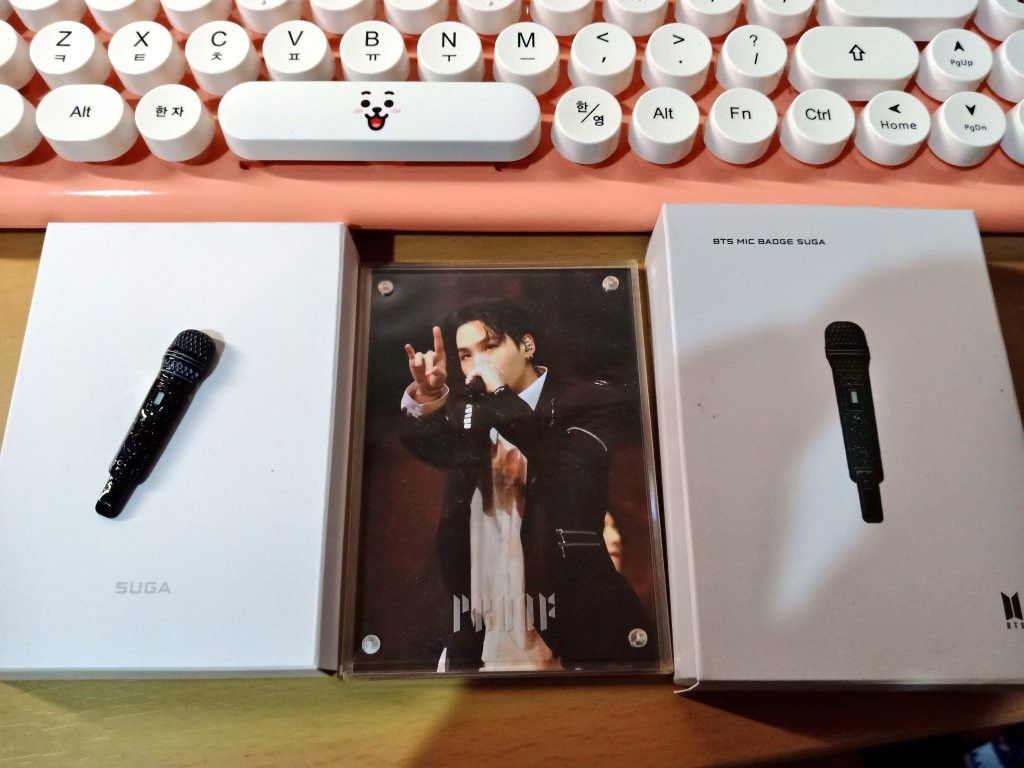 HYBE INSIGHT BTS MIC BADGE SUGA, Hobbies & Toys, Memorabilia & Collectibles, KWave on Carousell