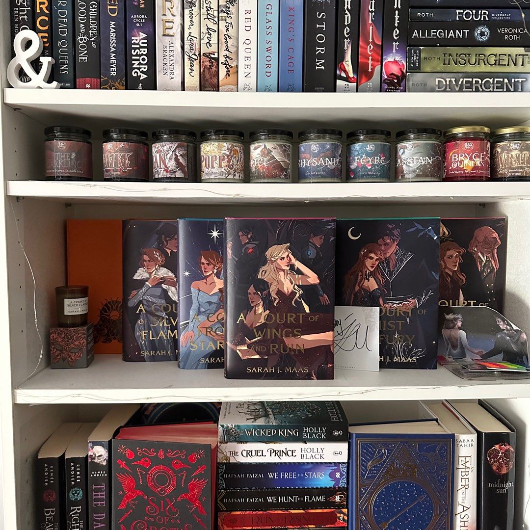 Illumicrate a court of thorns and roses dust jackets Hobbies Toys