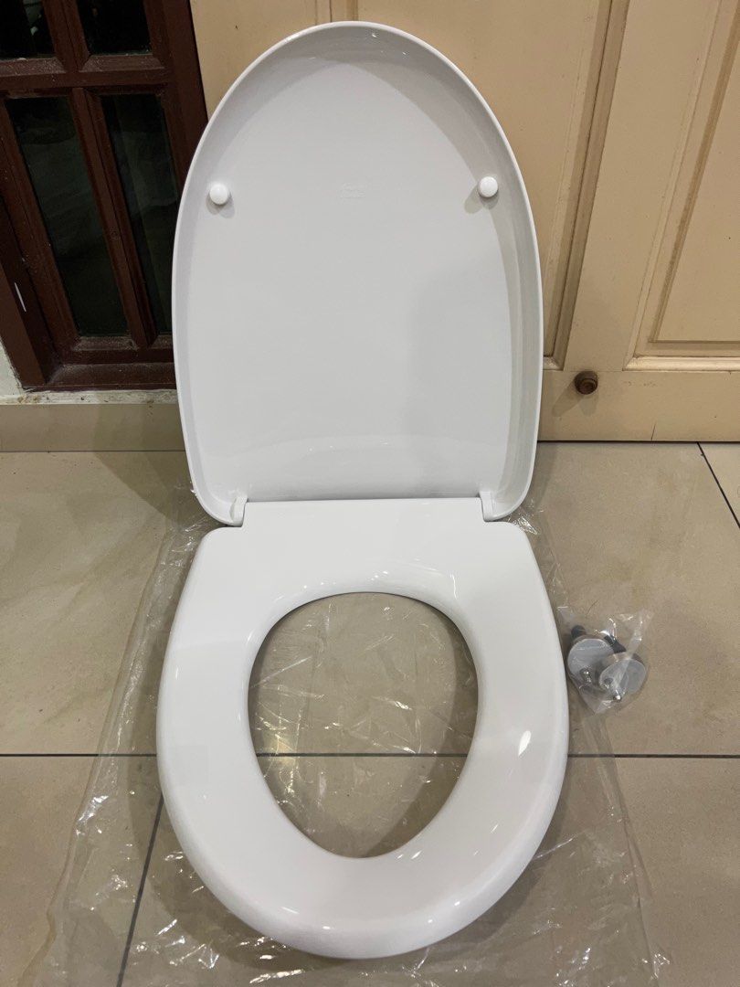 Johnson Suisse Toilet Seat & Cover, Furniture & Home Living, Bathroom