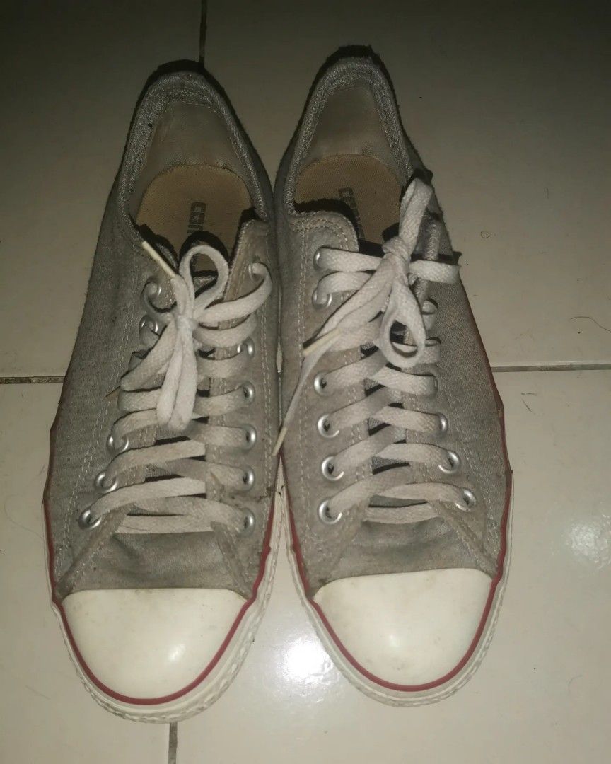 How much does a pair of converse weigh store