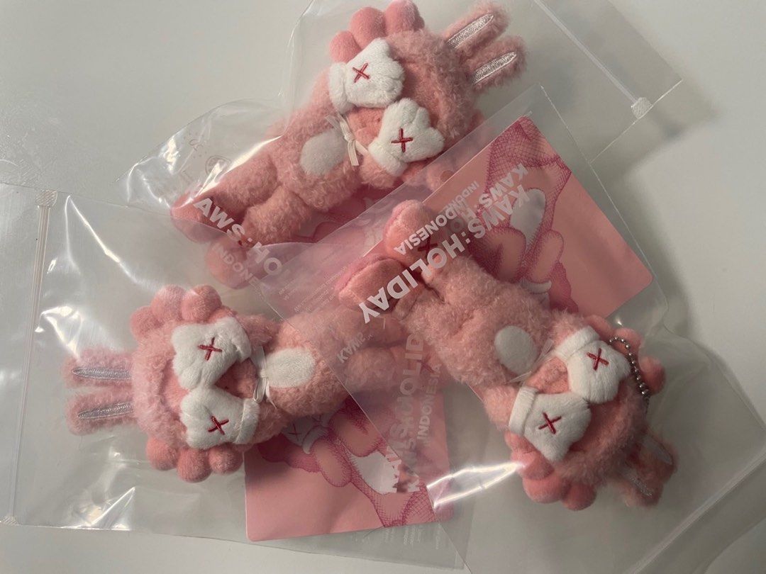 KAWS:HOLIDAY INDONESIA-Plush Charm pink-