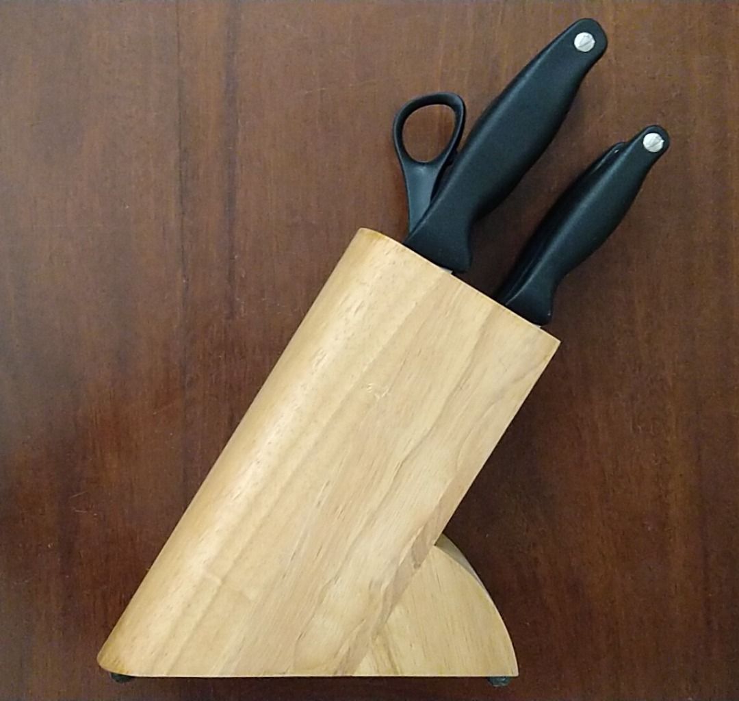 Kitchen devil knife set top
