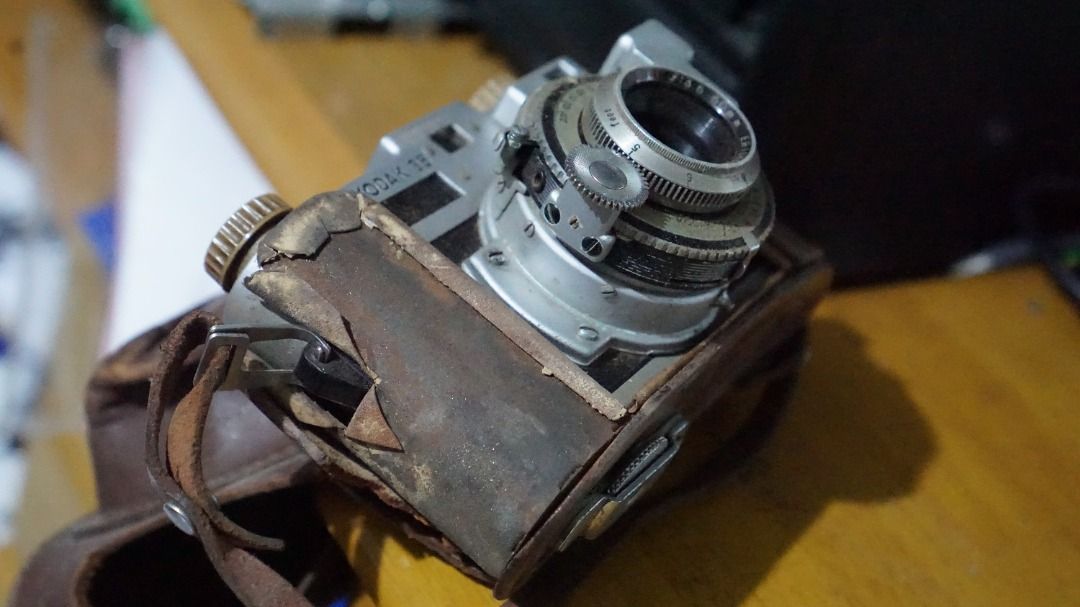 Kodak 35 Vintage Camera (Category: Cameras) located in Cavite. Submitted by boggsbognot (Listing ID 1256390468, Image 2). Description: Selling: Kodak Vintage Camera Collector's Item - Kodak 35 1938-1942 model - defective - negotiable.