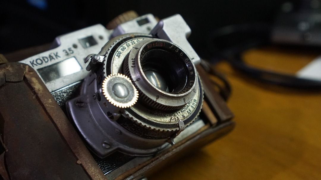 Kodak 35 Vintage Camera (Category: Cameras) located in Cavite. Submitted by boggsbognot (Listing ID 1256390468, Image 1). Description: Selling: Kodak Vintage Camera Collector's Item - Kodak 35 1938-1942 model - defective - negotiable.