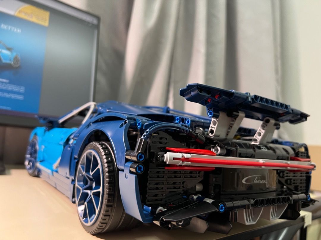 Lego bugatti chiron best sale extra pieces