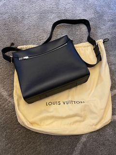 Shop Louis Vuitton 2023-24FW Messenger & Shoulder Bags (M82571) by