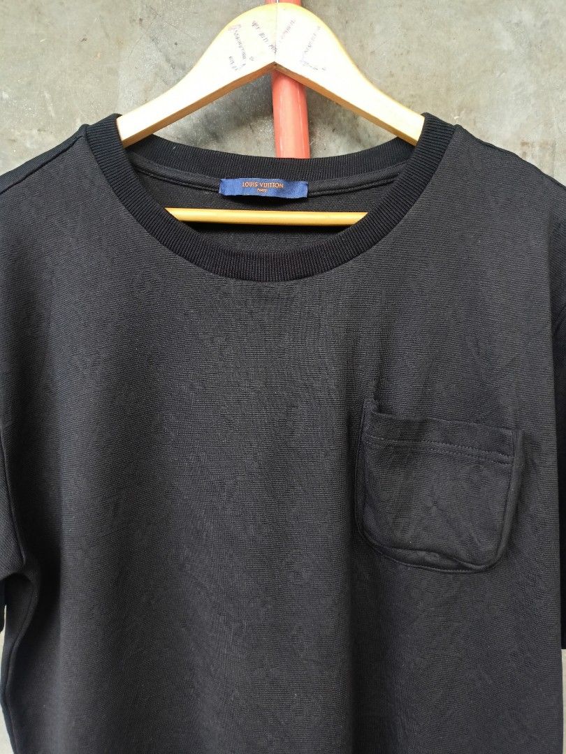 Louis Vuitton Signature 3D Pocket Monogram T-Shirt, Men's Fashion, Tops &  Sets, Tshirts & Polo Shirts on Carousell