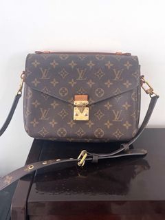 LV Ivy Wallet on Chain, Women's Fashion, Bags & Wallets, Cross-body Bags on  Carousell