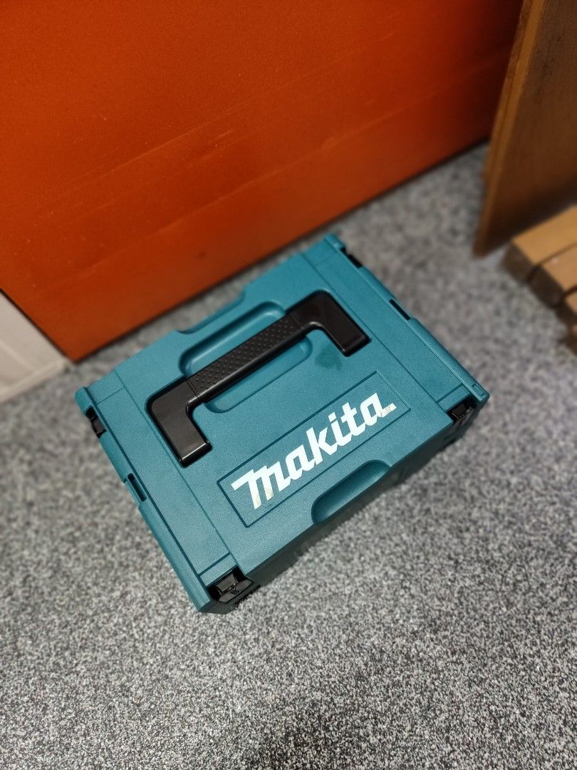 Makita dvp180z hand held vacuum pump 18v battery, Furniture & Home Living,  Home Improvement & Organisation, Home Improvement Tools & Accessories on  Carousell