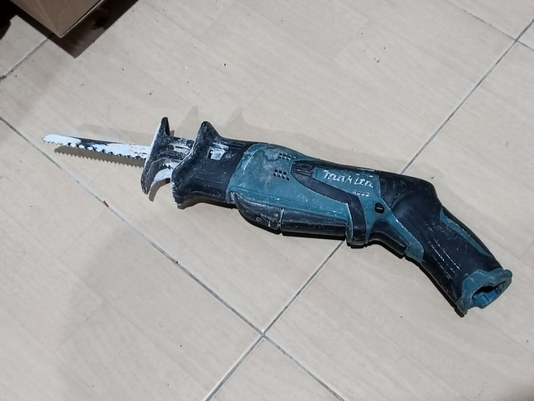 Makita 10.8 v hotsell saw