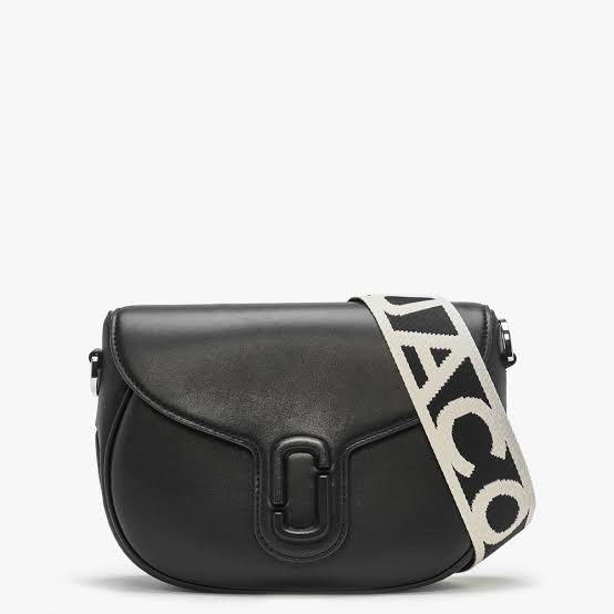 Marc Jacobs Saddle Bag Crossbody Black, Luxury, Bags & Wallets on Carousell