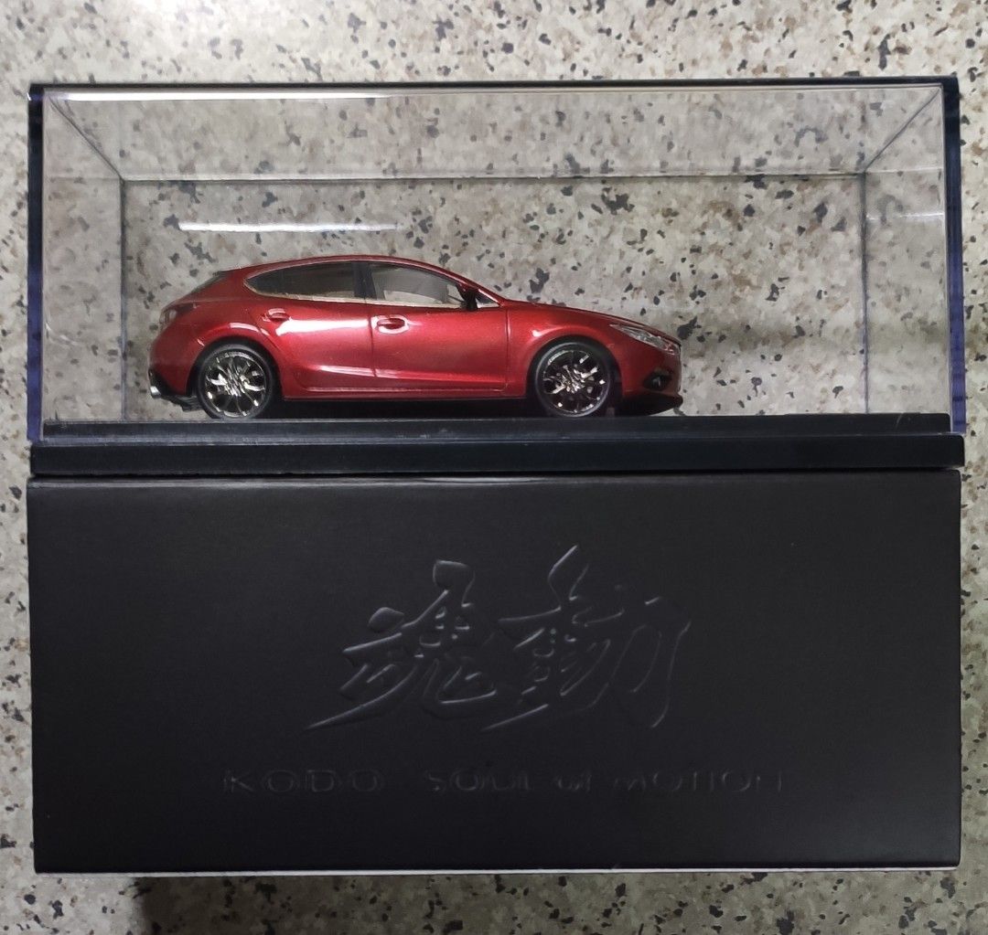 Mazda 3 Axela (亮麗金屬紅) 魂動KODO-SOUL of MOTION 1：43