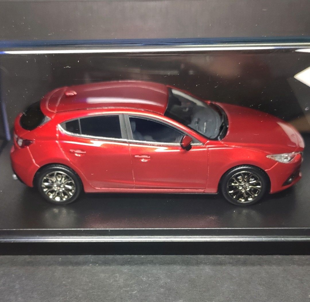 Mazda 3 Axela (亮麗金屬紅) 魂動KODO-SOUL of MOTION 1：43