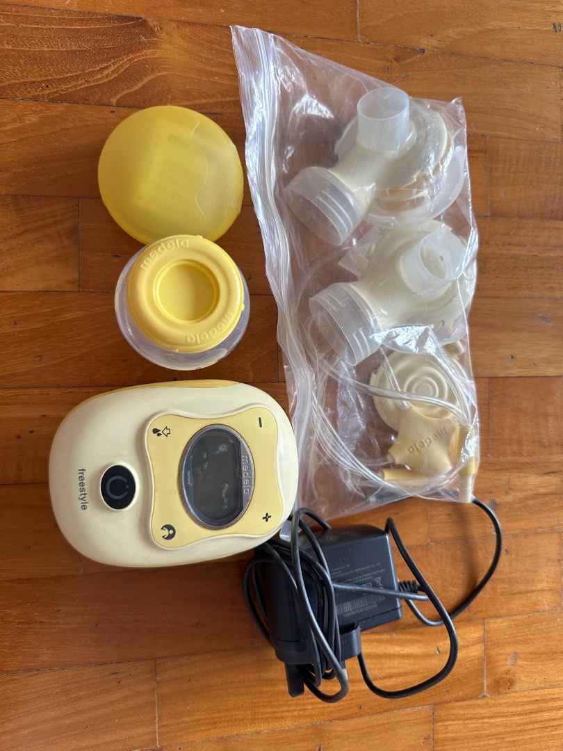 Medela Freestyle Breast Pump, Babies & Kids, Nursing & Feeding