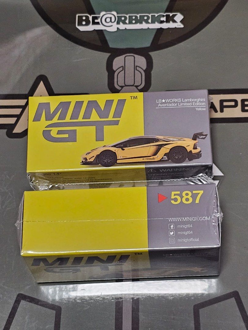 1/64 MINI GT ランボルギーニ アヴェンタドール 2023 香港限定