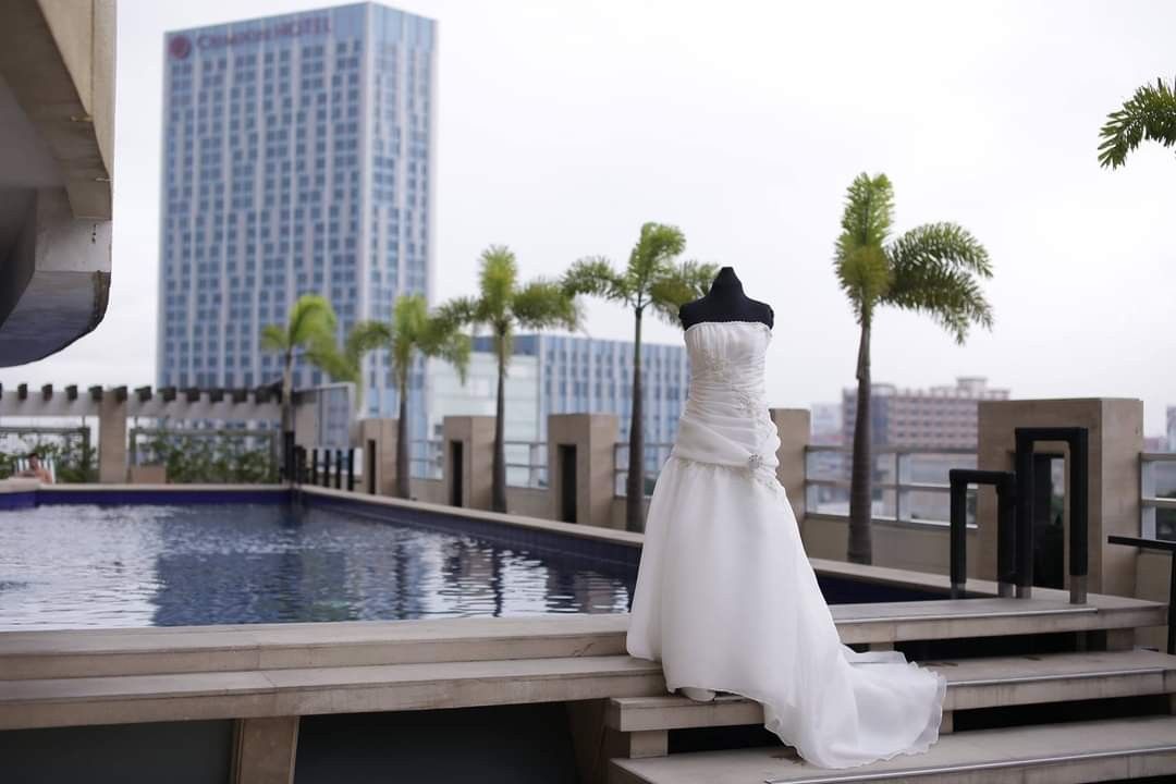 Minimalist Wedding Gown (Category: Evening dresses & gowns) located in Bacoor. Submitted by cloudcerine (Listing ID 1256459227, Image 1). Description: Custom made wedding gown. Original price: 30k Used last December 2014. Corset type with built in petticoat and lining. Size: Large to semi XL Stored but with stains please see photos. Was not dry clean. Selling very low to cover the dry clean cost. Slightly negotiable. complete with veil and weddin