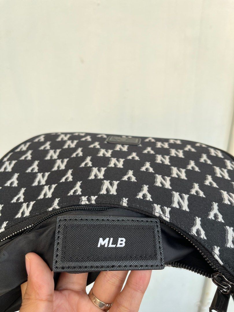 Jual MLB NY Yankees Monogram New Hobo Bag Black In White - ORIGINAL 100% -  Jakarta Barat - Luckywarehouse