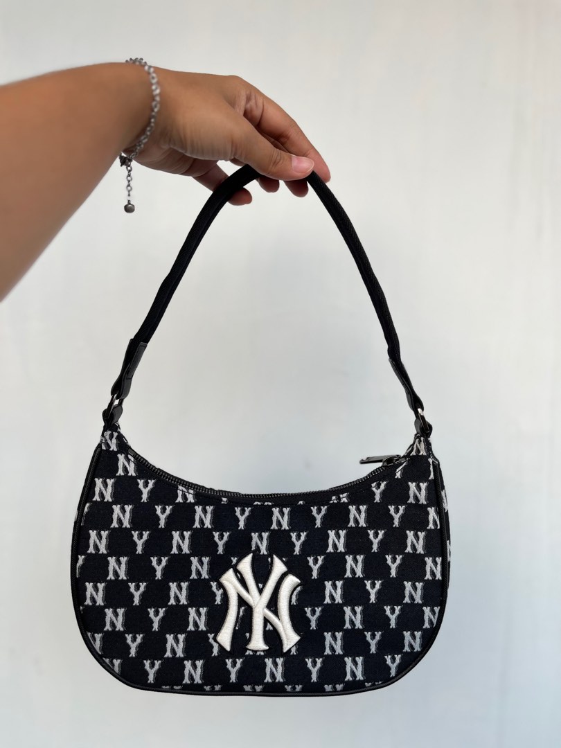 Jual MLB NY Yankees Monogram New Hobo Bag Black In White - ORIGINAL 100% -  Jakarta Barat - Luckywarehouse