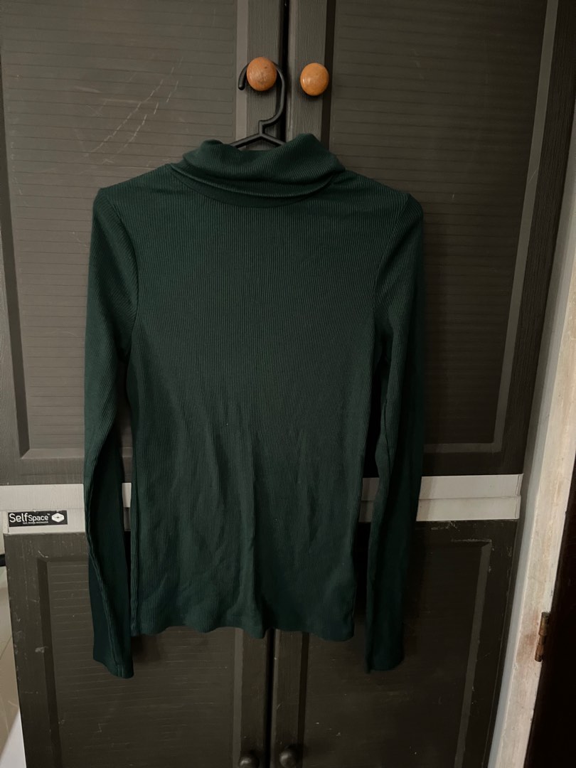 Ribbed Turtle neck Top