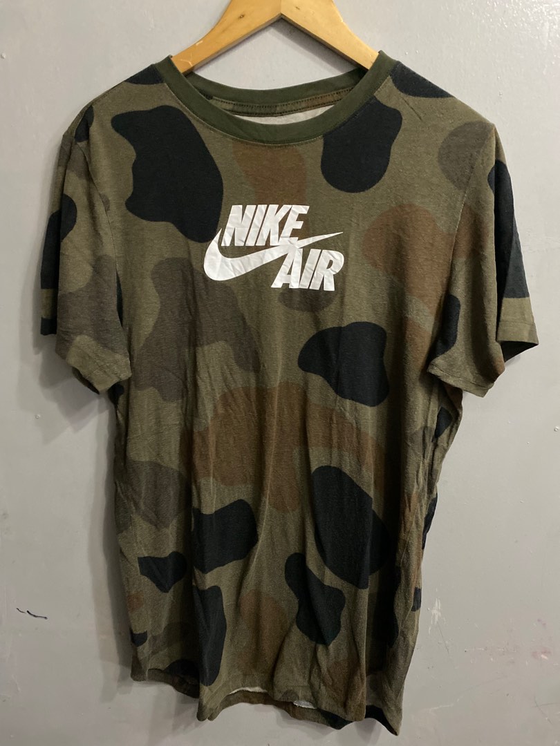 Nike air shop camo shirt