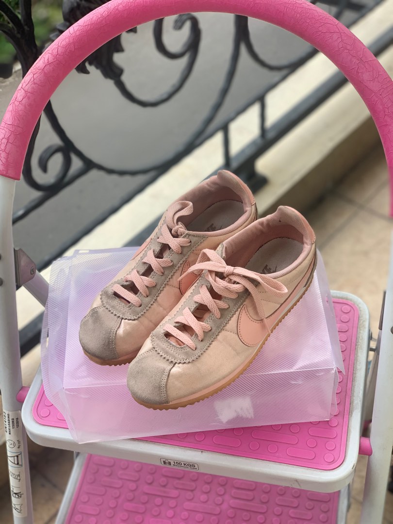 Nike cortez baby pink uk 40 Fesyen Wanita Sepatu di Carousell