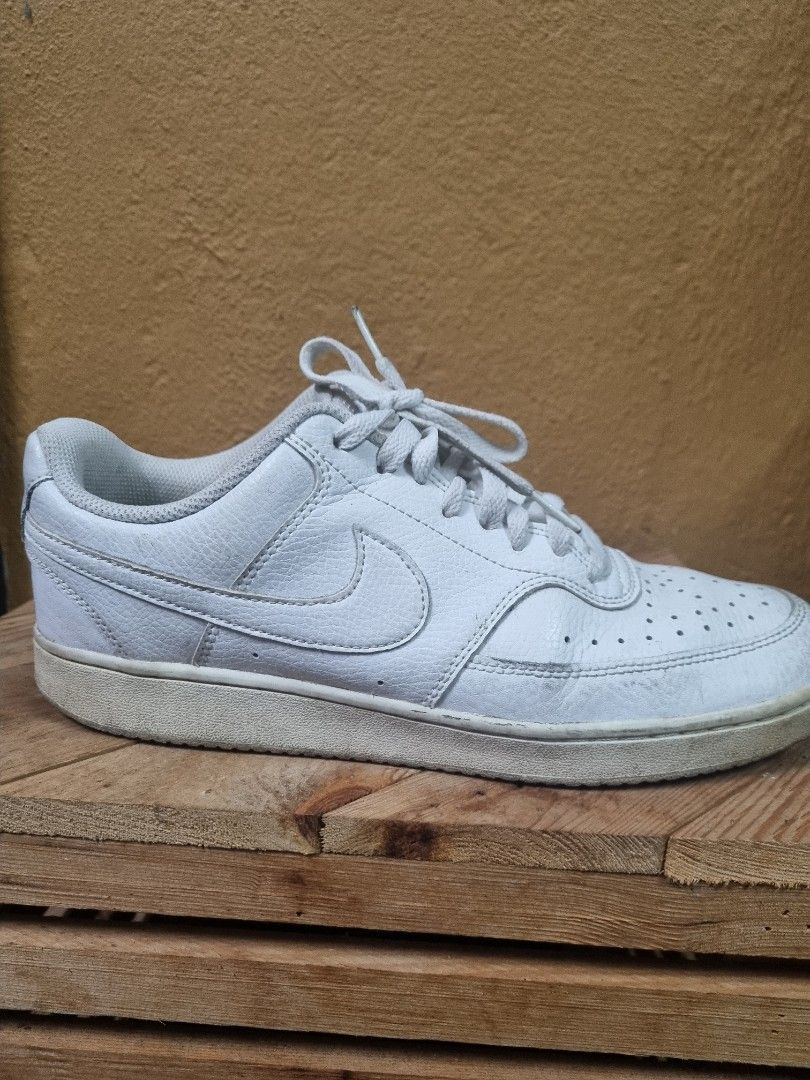 mens nike court low