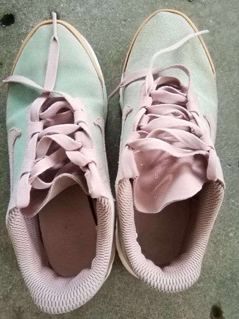 Dusty pink cheap nike shoes