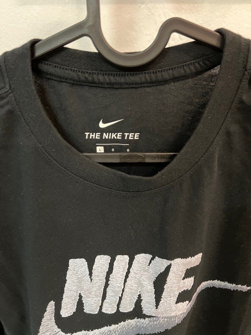 nike tee logo in middle