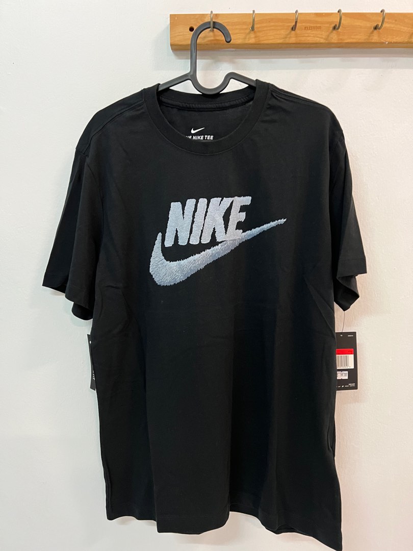 nike tee logo in middle