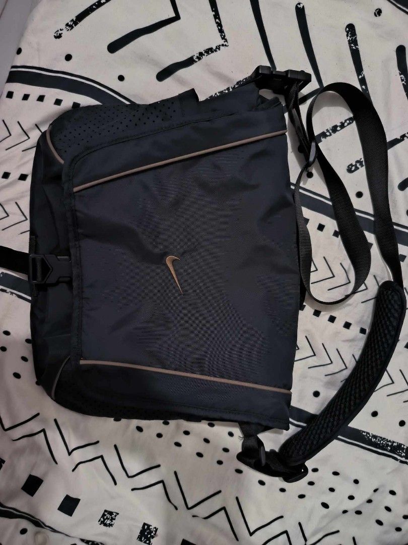 mens nike messenger bag