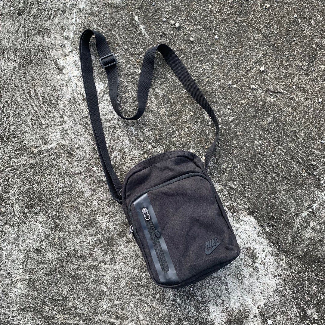Nike original sling bag, Men's Fashion, Bags, Sling Bags on Carousell