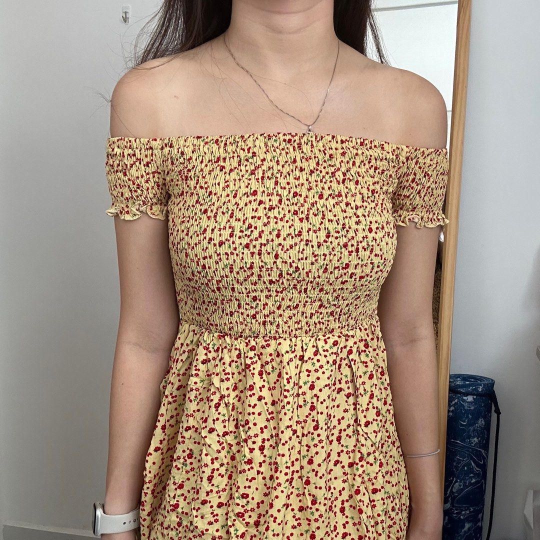 Yellow dress red store flowers