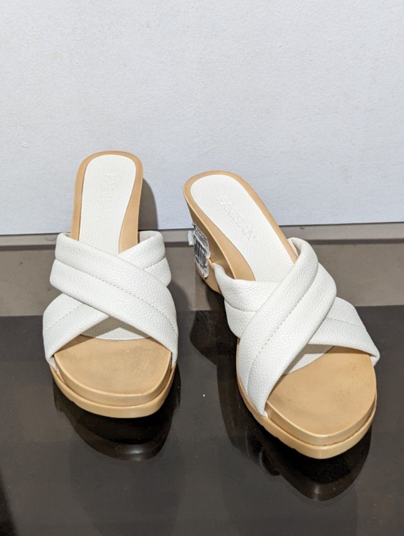 Parisian by SM Size 6 White Sandals used 3x only Women s