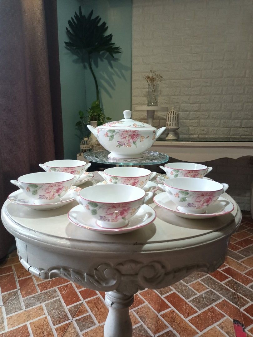 SALE Royal Albert OPHELIA (Category: Dinnerware & Cutlery) located in Pagbilao. Submitted by candicearp (Listing ID 1256369392, Image 1). Description: Royal Albert OPHELIA previously P21,500.00 Tureen & 6 Soup Coupe.