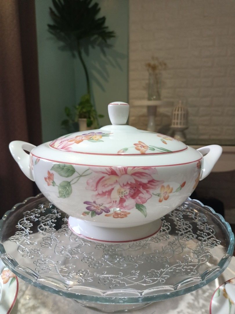 SALE Royal Albert OPHELIA (Category: Dinnerware & Cutlery) located in Pagbilao. Submitted by candicearp (Listing ID 1256369392, Image 2). Description: Royal Albert OPHELIA previously P21,500.00 Tureen & 6 Soup Coupe.