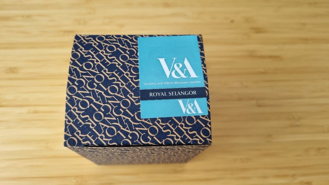 V&A Royal Selangor Pewter Decanter William Morris 1