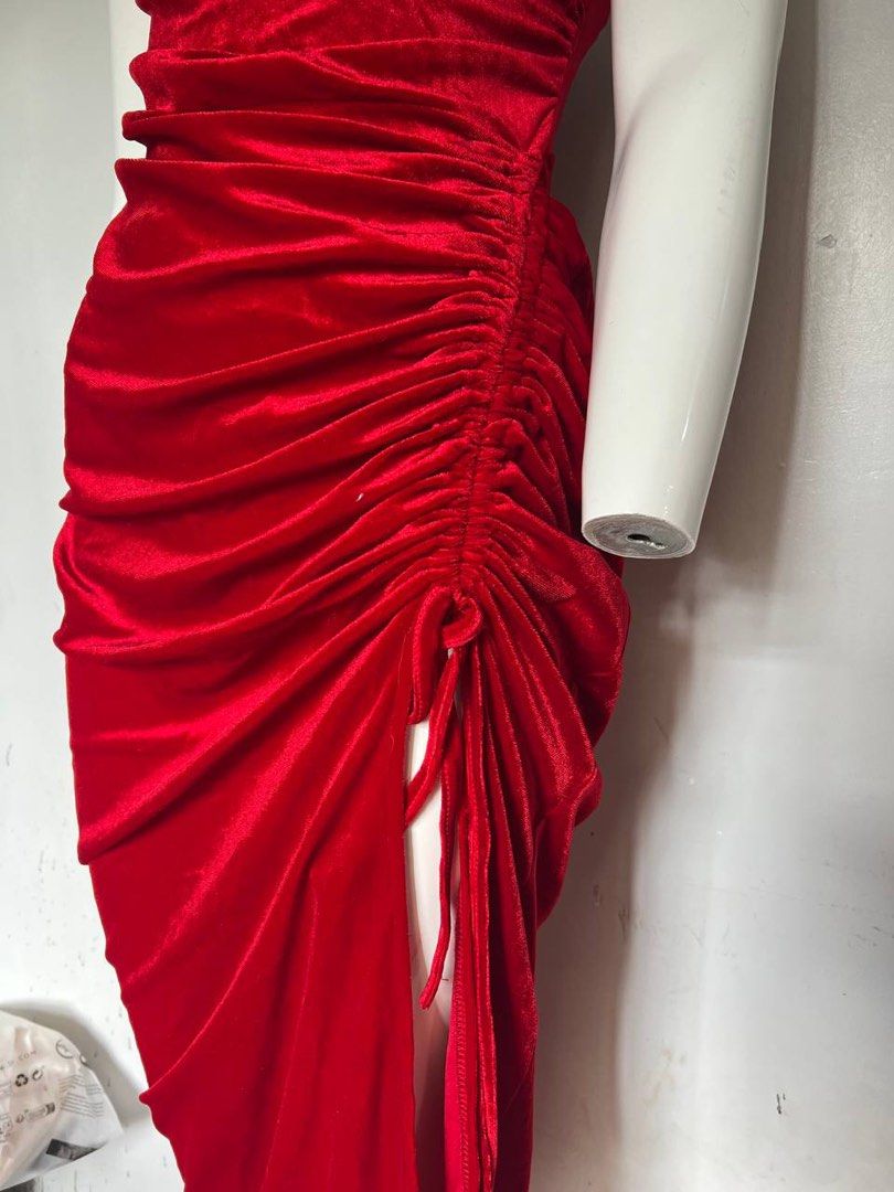 Shein Velvet Red Gown (Category: Evening dresses & gowns) located in Silang. Submitted by jaz.declutters (Listing ID 1256329816, Image 3). Description: Fits Small-Medium Used once only Colors may vary due to lighting .