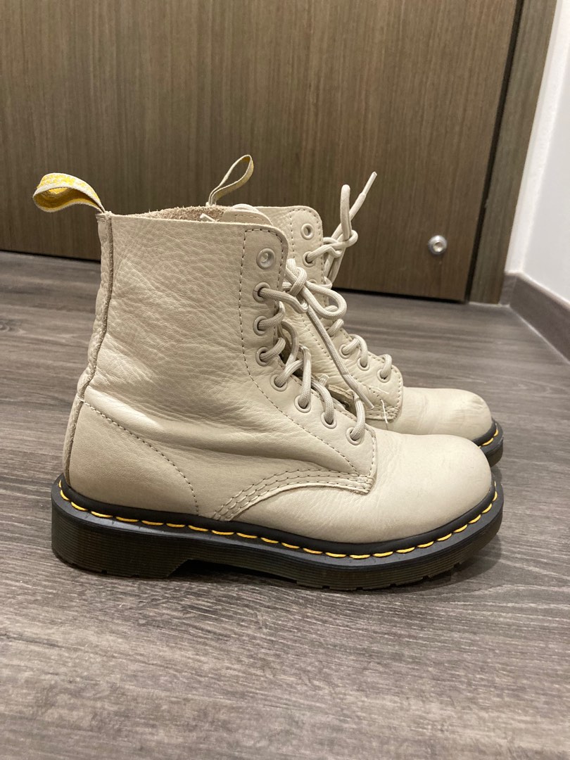 Size 6 Dr martens boots Women s Fashion Footwear Boots on