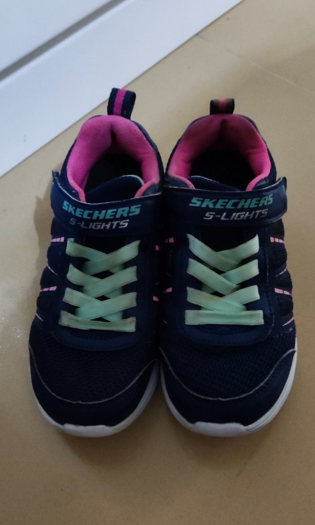Vinted skechers hotsell