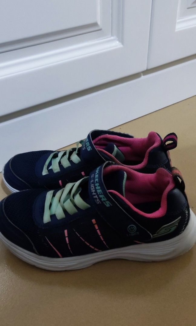 Skechers kasut sport budak