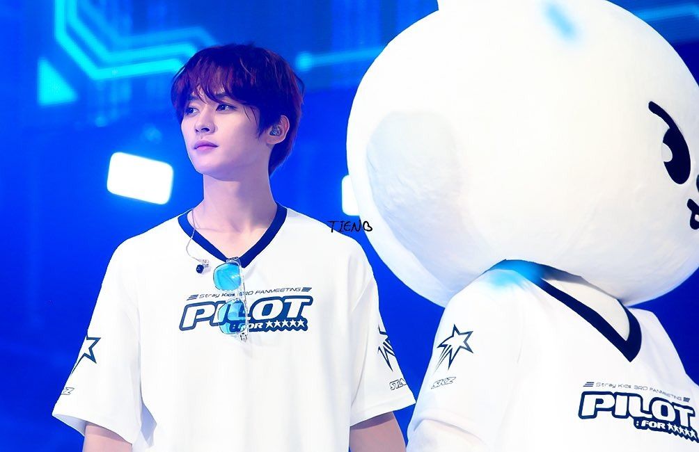 stray kids パイロット tシャツ　新品未開封 Stray Kids T-SHIRT WHITE - 'PILOT : FOR ' - JYP SHOP