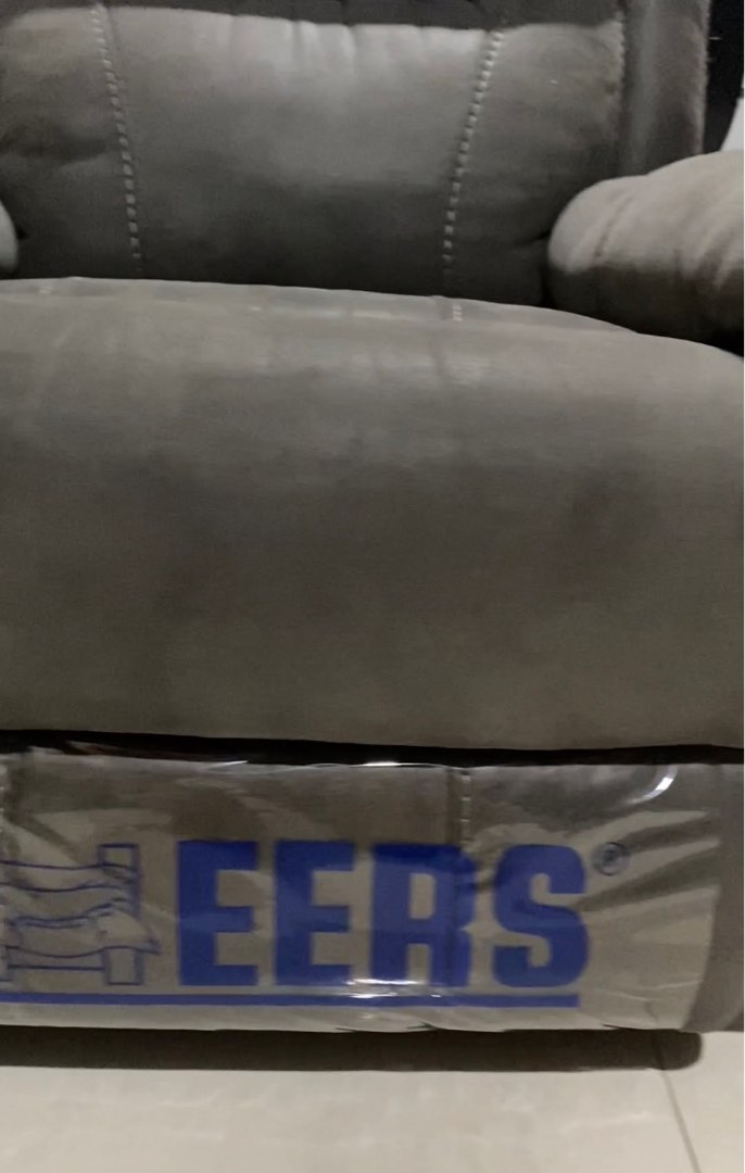 Informa Sofa Recliner, Perabotan Rumah di Carousell
