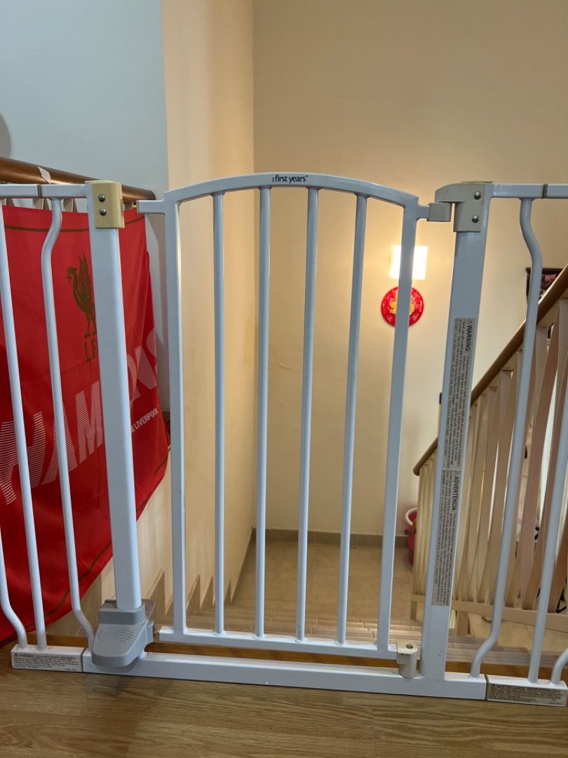 Baby gate with foot pedal new arrivals