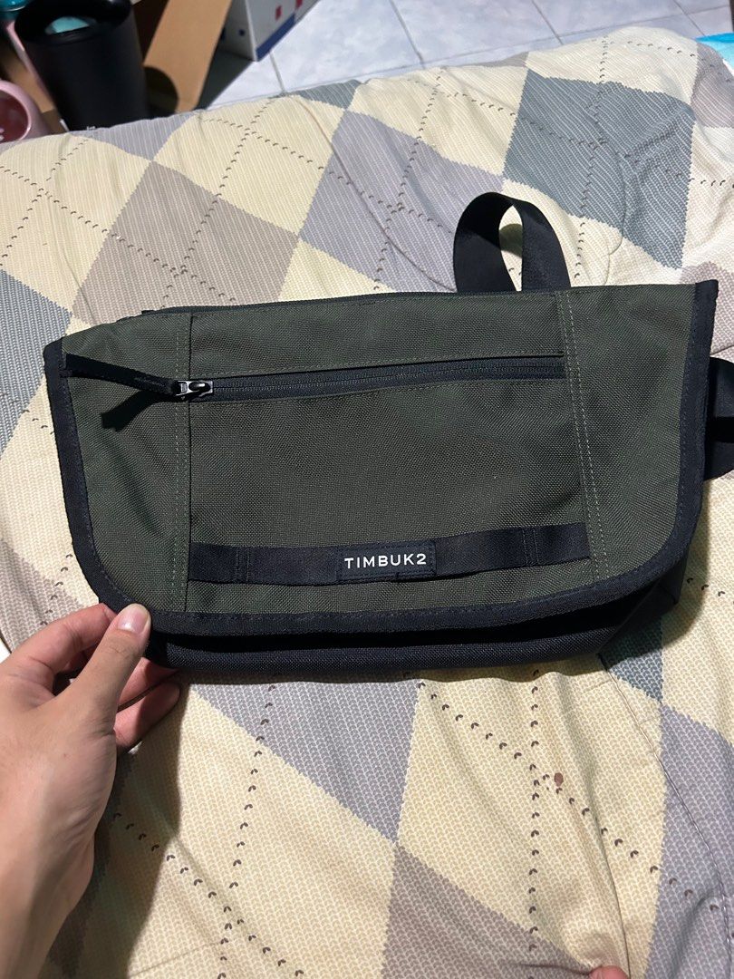 TIMBUK2 CATAPULT SLING IN ECO ARMY POP